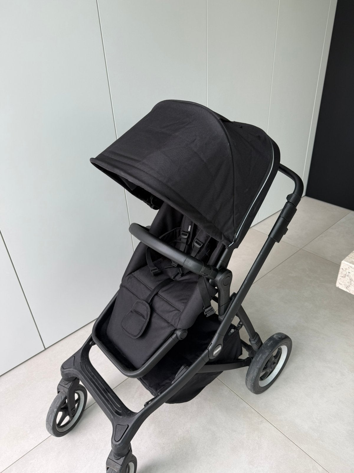 Thule sleek 2 + reiswieg, Enlèvement, Comme neuf, Protection de pluie