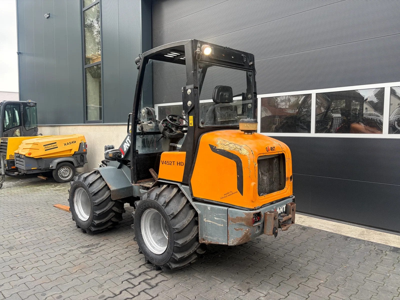 Giant V452T HD minishovel/shovel (bj 2012), Wiellader of Shovel