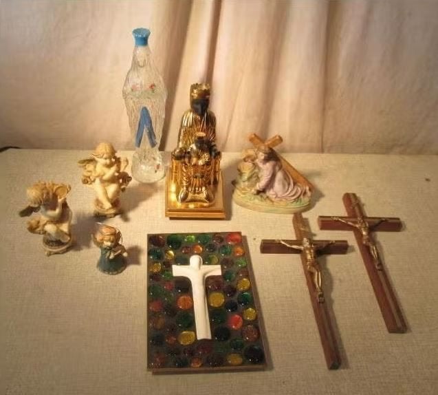 Beau lot de 9 objets religieux, Enlèvement ou Envoi