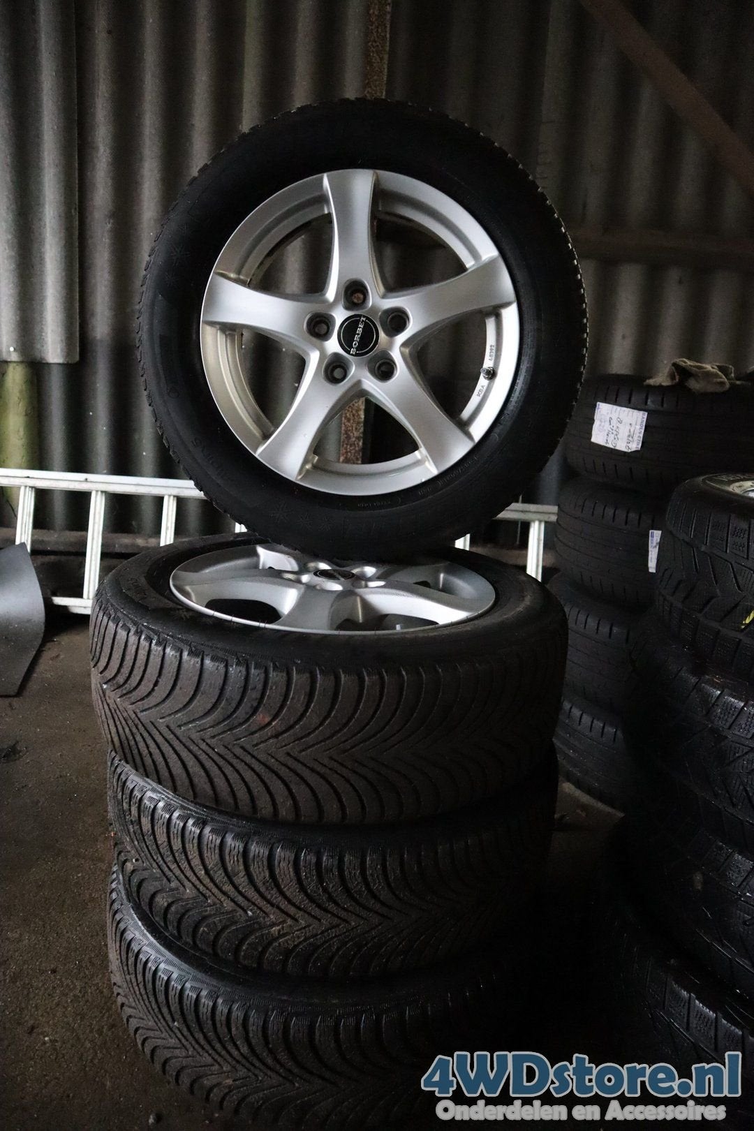 Nissan Juke Velgen met Michelin Winterbanden, Pneus et Jantes, Pneus hiver, 16 pouces, Véhicule de tourisme