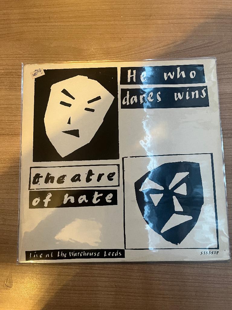 THEATRE OF HATE - HE WHO DARES WINS, Cd's en Dvd's, Vinyl | Rock, Gebruikt, 1980 - 1989, Ophalen of Verzenden, Rock-'n-Roll