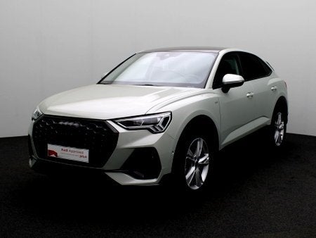 Audi Q3 Sportback Audi Q3 Sportback Business Edition S line, Automaat, 161 g/km, Beige, Parkeersensor