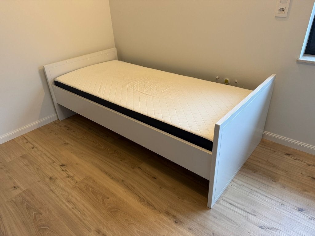 Eenpersoonsbed met afwasbare matras, Ophalen, Gebruikt, Eenpersoons, Wit