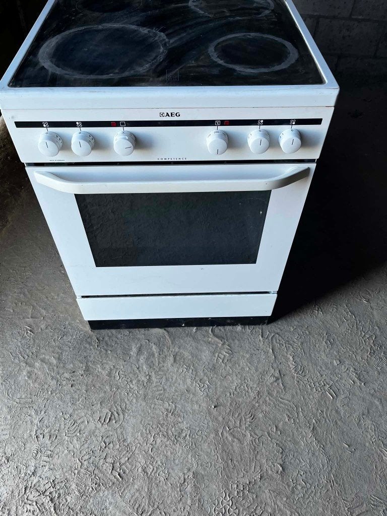 Cuisinière électronique + four, Electroménager, 4 zones de cuisson, Enlèvement, Utilisé, Air chaud