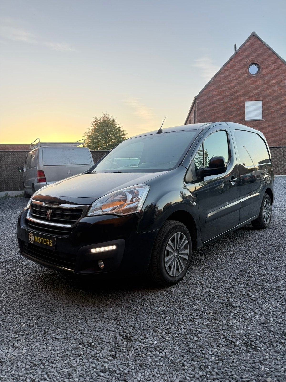 PEUGEOT PARTNER 1.6 ESSENCE 2018, Autos, https://public.car-pass.be/vhr/a0444b44-4b05-4cca-a515-7c8738afbebd, Entreprise, Boîte manuelle