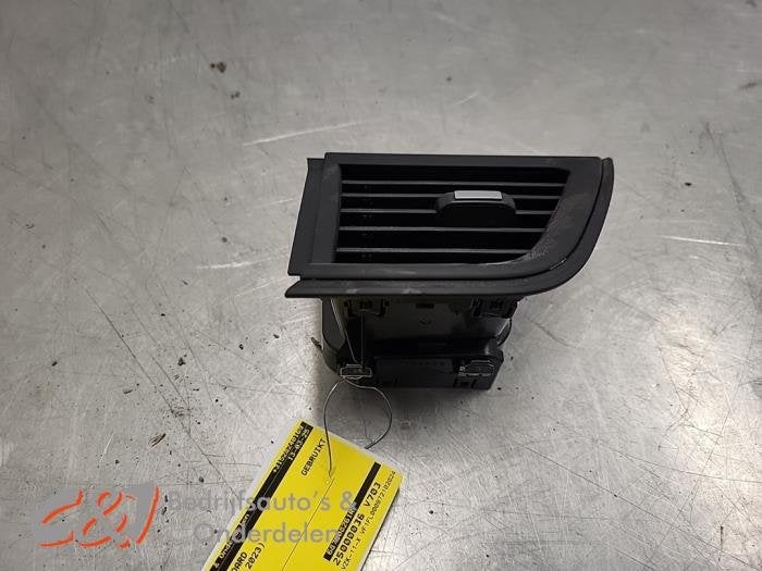 Grille aération tableau de bord d'un Renault Trafic, Renault, -, 3 mois de garantie, Utilisé