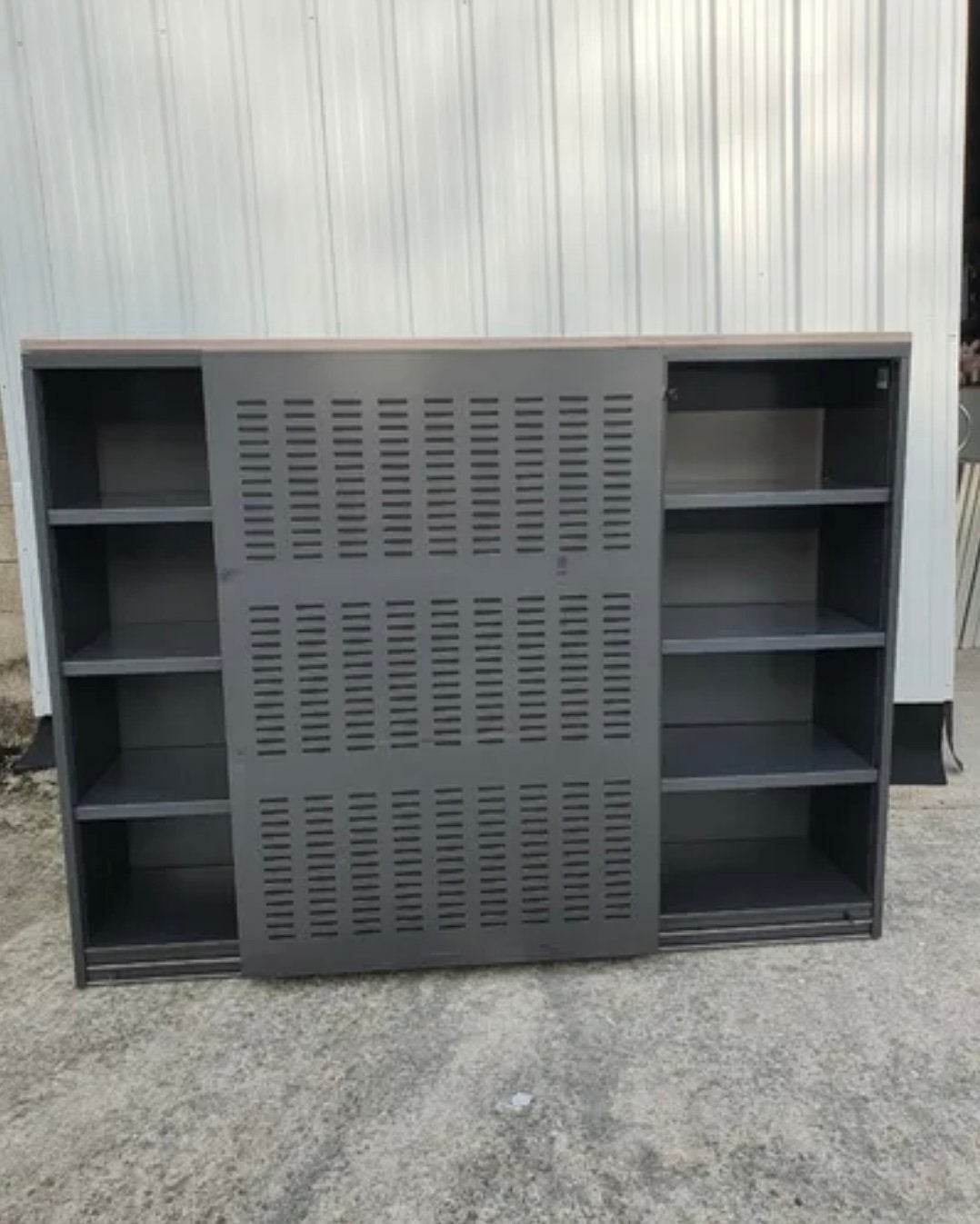 Armoire basse métallique à portes coulissantes – anthracite, Ophalen, Zo goed als nieuw, Metaal
