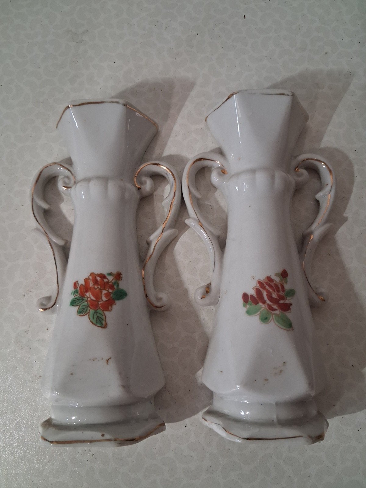 2 knopvaasjes oftriart jaren 30/50 rozenmotief, Antiek en Kunst, Ophalen of Verzenden