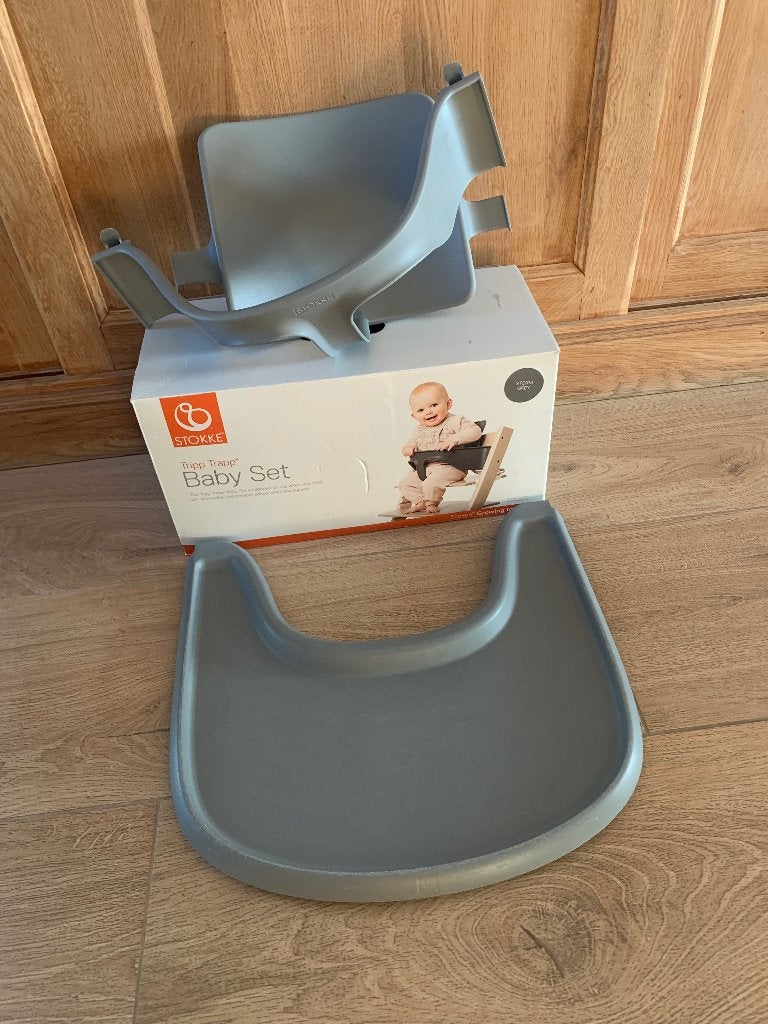 Babyset tripp trap stokke grijs en tray, Kinderen en Baby's, Ophalen, Zo goed als nieuw, Meegroeistoel, Stoelverkleiner