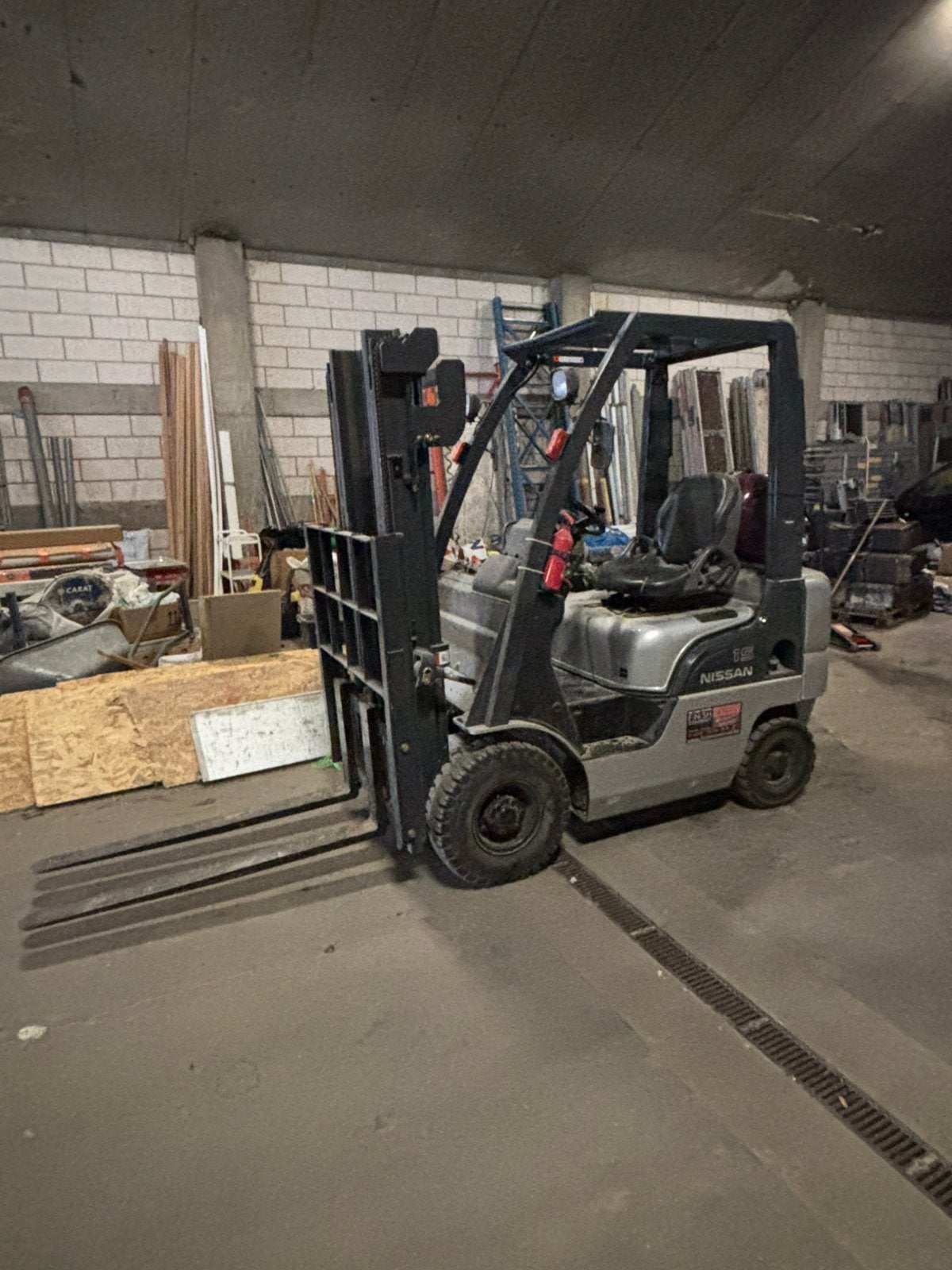 Chariot élévateur Clarck Nissan, 1000 à 2000 kg, Enlèvement, LPG, Chariot élévateur