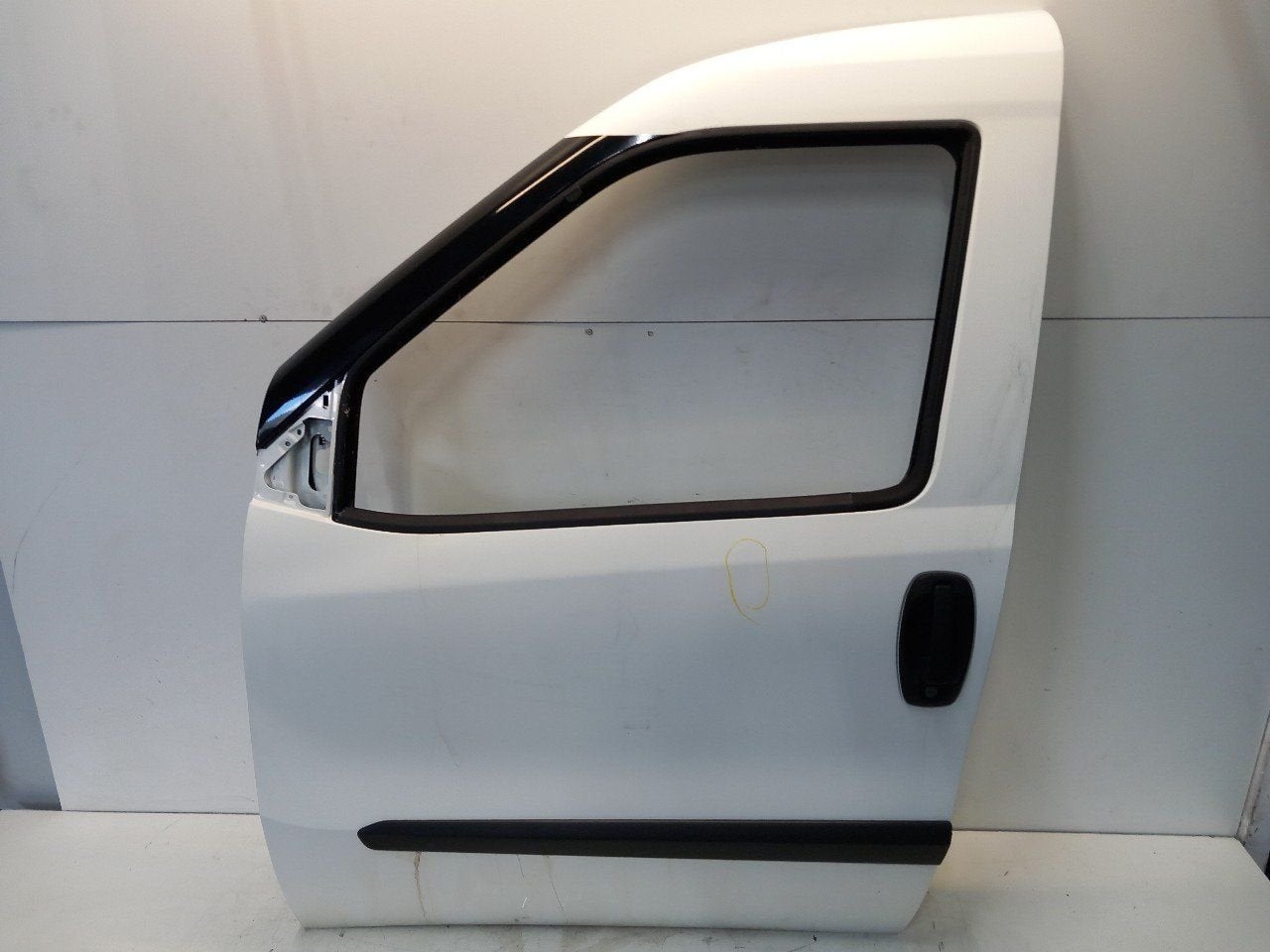 Portier links voor Fiat Doblo, Onderdelen@venauto.nl, Van der Ven Autorecycling B.V., Gebruikt, Ettenseweg 76, 4706 PB Roosendaal, The Netherlands