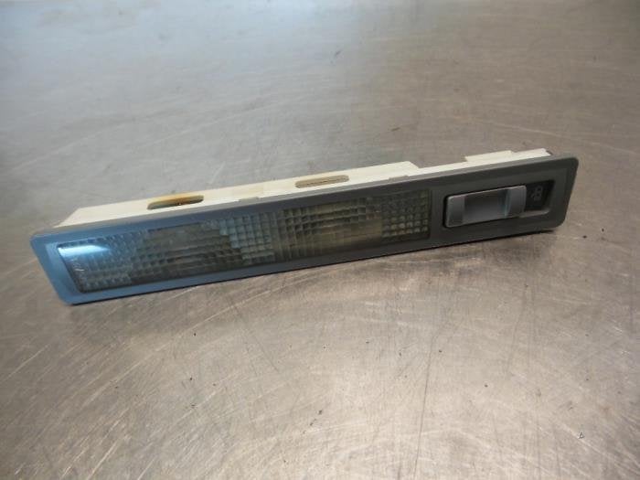Eclairage intérieur arrière d'un Audi A8 (A8 94-), Autos : Pièces & Accessoires, Éclairage, -, Audi, Utilisé, -