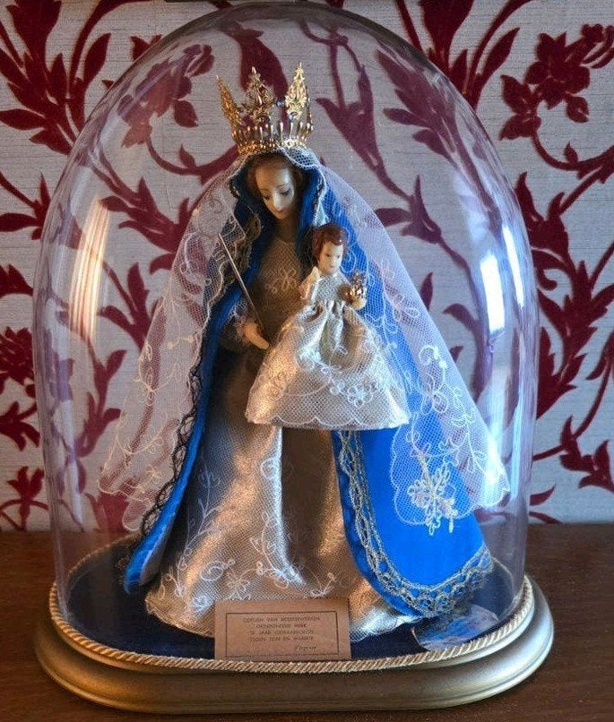Cloche avec statue de Saint, Enlèvement