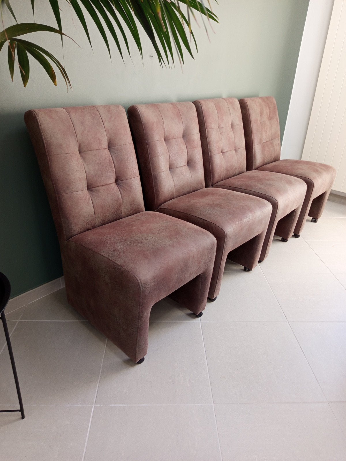Chaise Dakar sur roulettes, Maison & Meubles, Enlèvement, Comme neuf, Africain