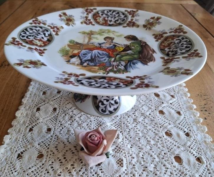 Schaal op voet met barok afbeelding, Japanse Chin en bloemen, Enlèvement ou Envoi