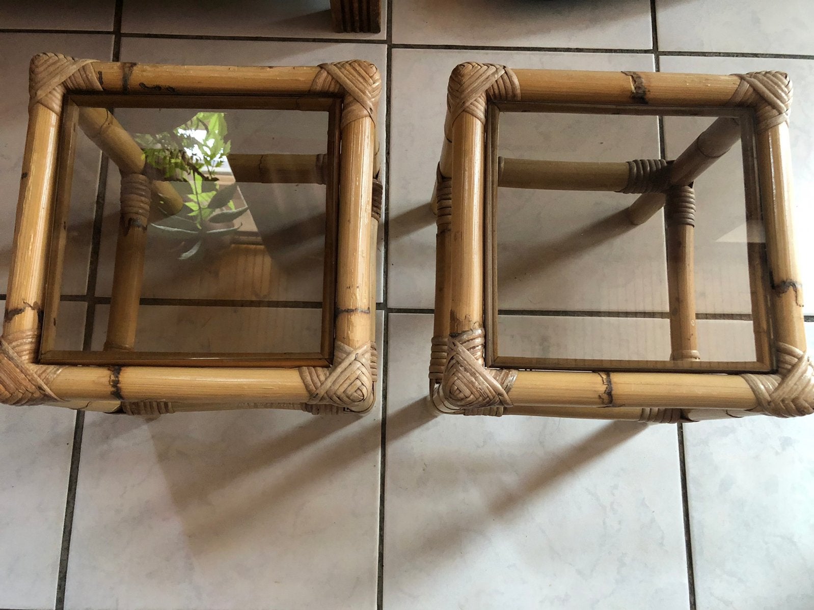 2 PETITES TABLES OSIER ET VERRE FUME, Ophalen, Glas
