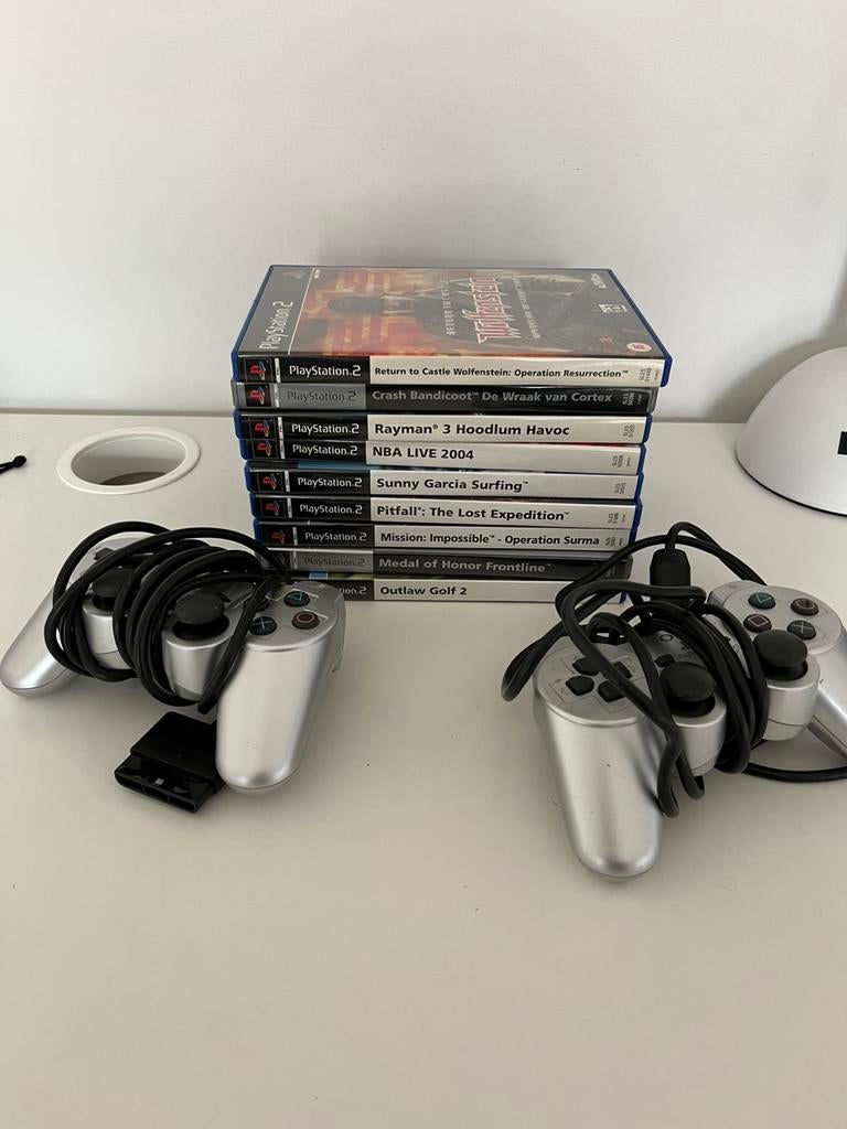 Playstation 2 controlers and games, Games en Spelcomputers, Spelcomputers | Sony PlayStation 2, Ophalen, Met 2 controllers, Zilver