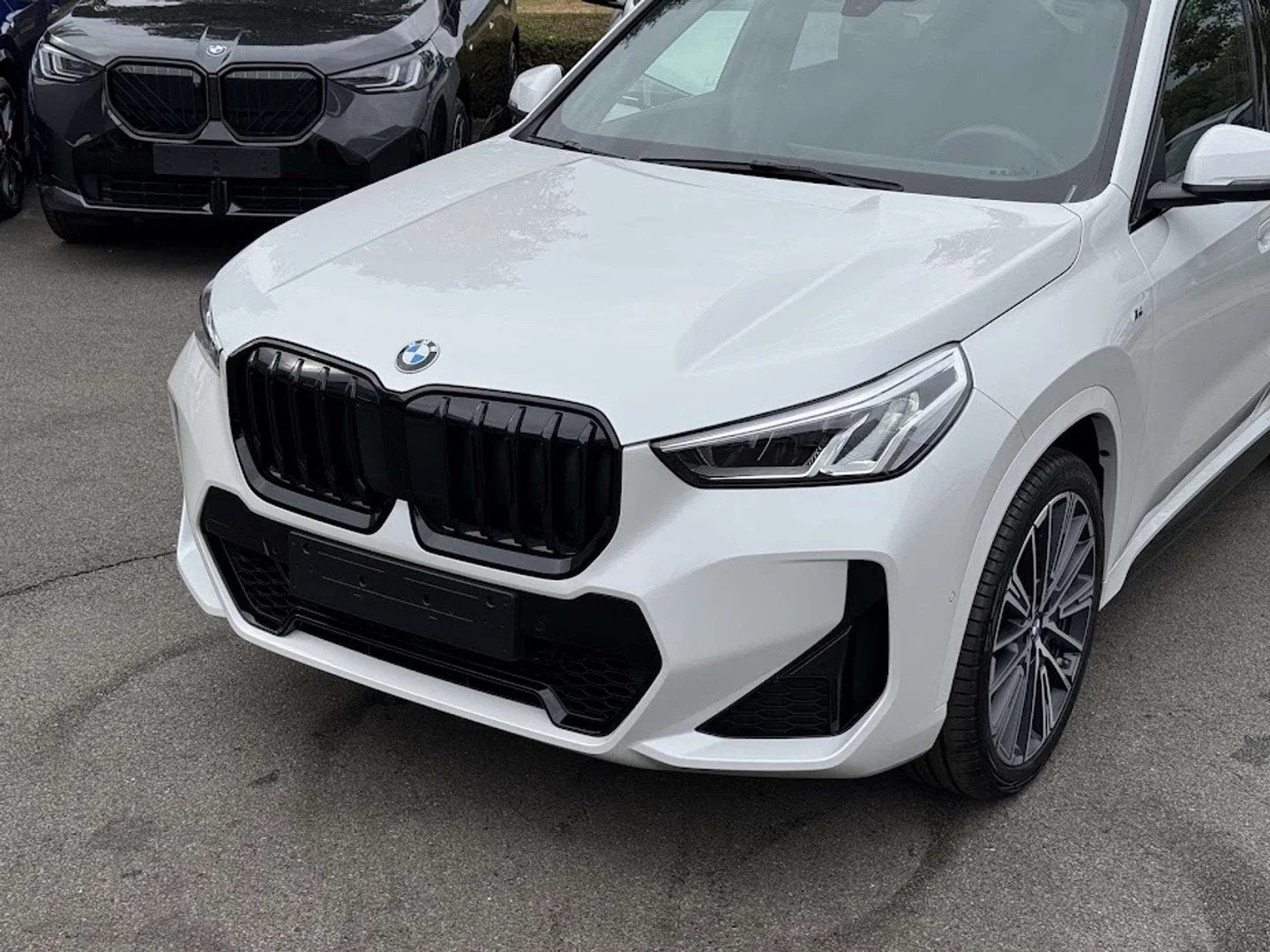 BMW X1 sDrive18i M Sport / PANODAK / TREKHAAK / DODE HOEK, Auto's, Gebruikt, Zwart, 136 pk, Wit