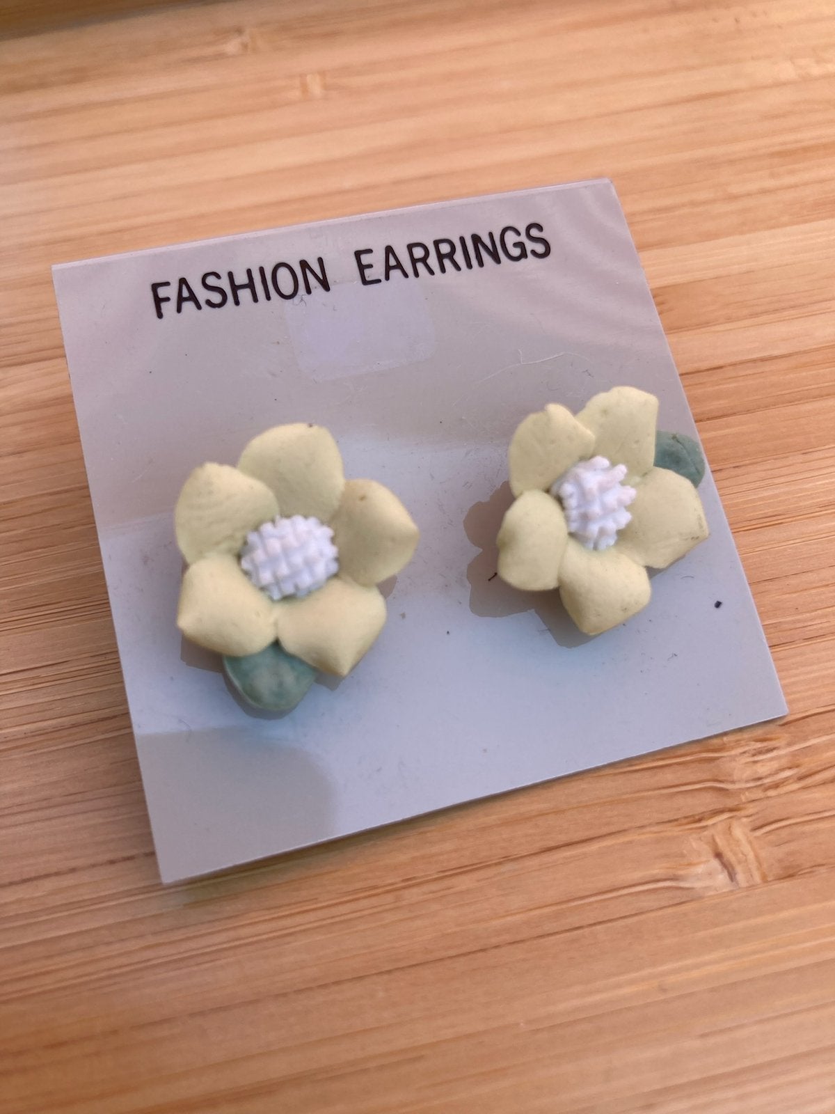 Oorbellen nieuw : gele bloemen, Bijoux, Sacs & Beauté, Boucles d'oreilles, Jaune, Enlèvement, Autres matériaux, Neuf