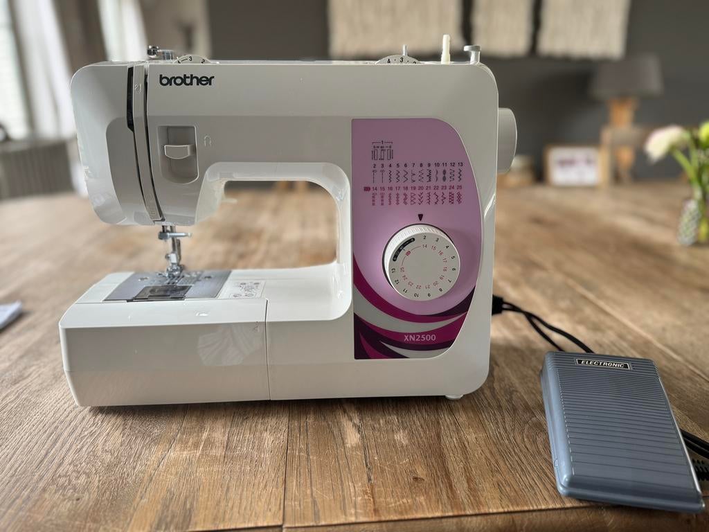 Brother naaimachine, Hobby & Loisirs créatifs, Machines à coudre & Accessoires, Enlèvement, Comme neuf, Machine à coudre, Brother