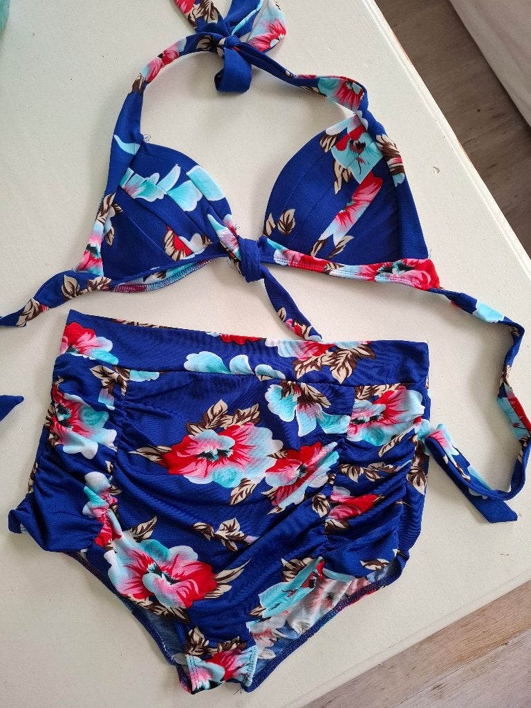 Bikini blauw gebloemd / Large /Xl, Kleding | Dames, Badmode en Zwemkleding, Ophalen, Gedragen, Blauw, Bikini