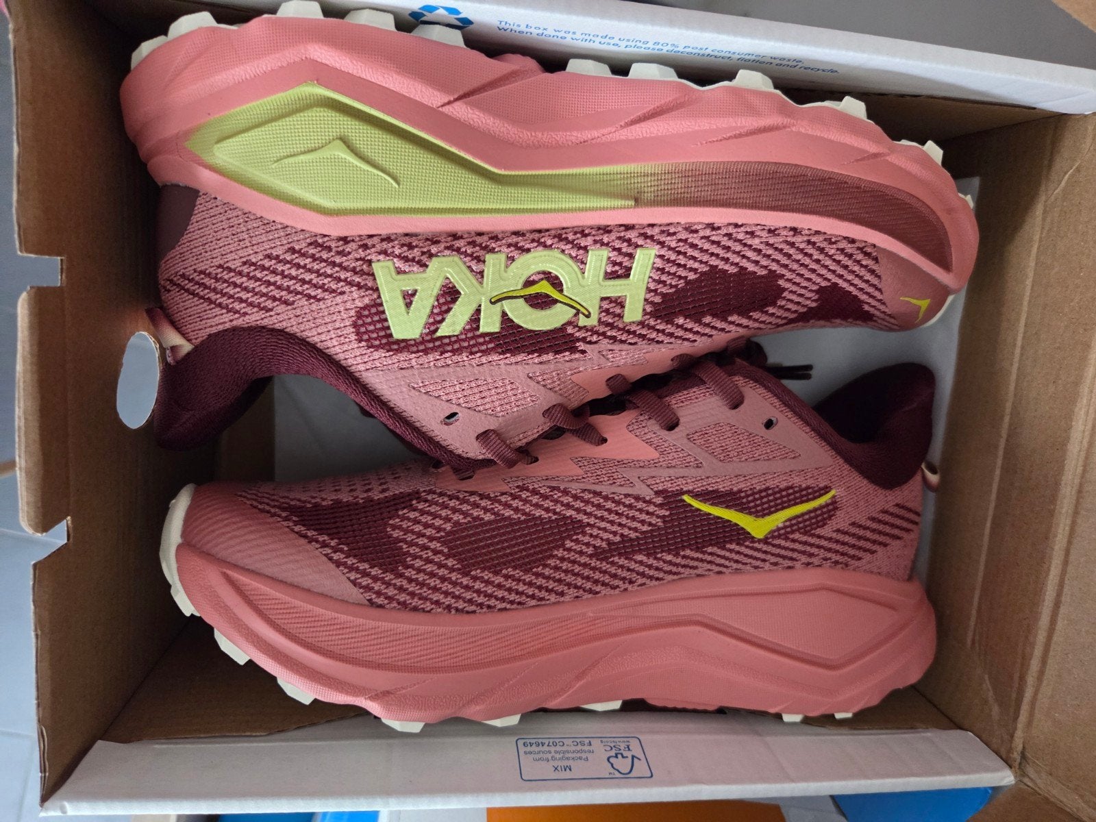 Hoka Challenger 8, Verzenden