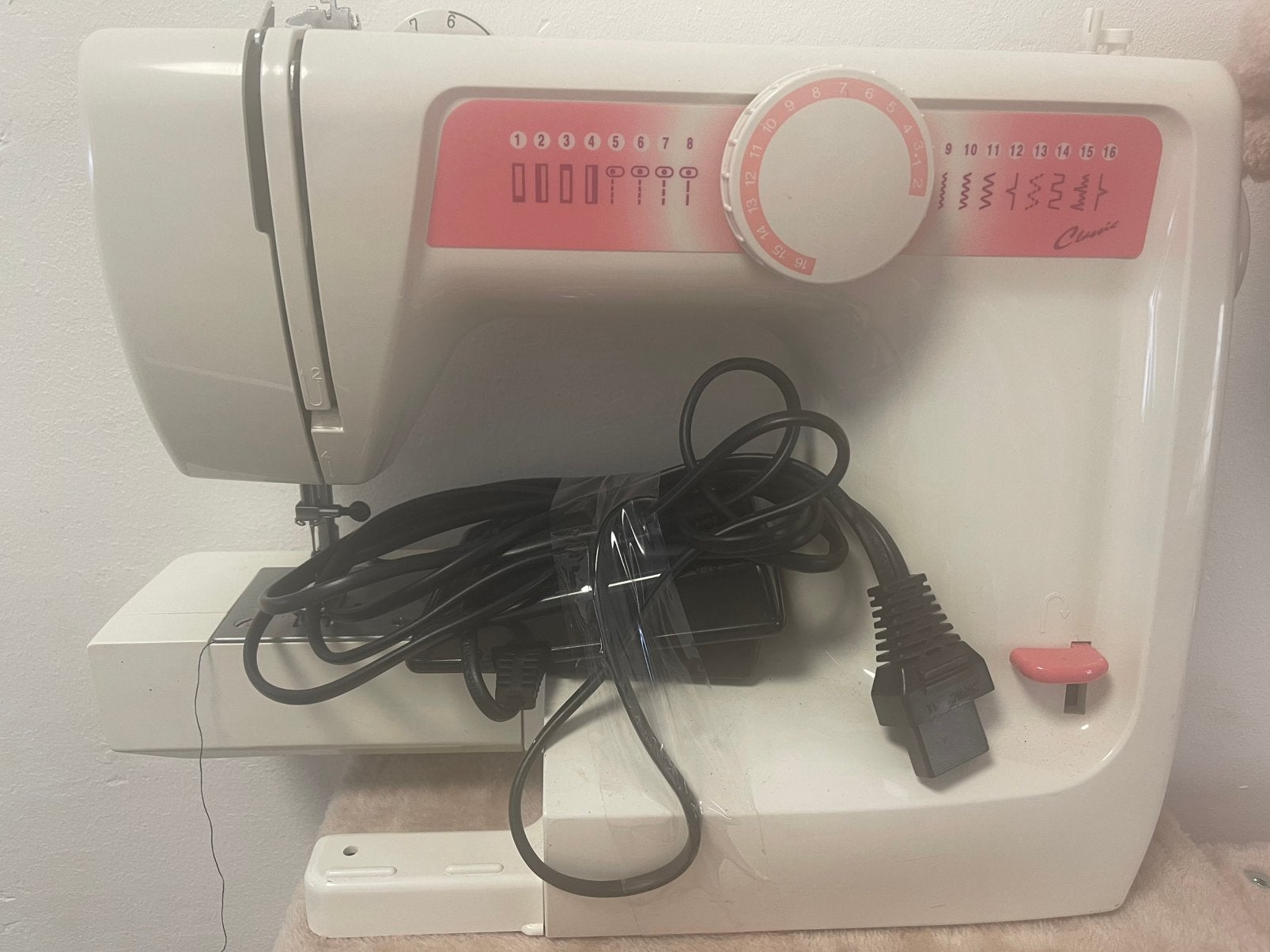 Classic Naaimachine Zo goed als Nieuw, Hobby en Vrije tijd, Naaimachines en Toebehoren, Ophalen, Zo goed als nieuw, Naaimachine