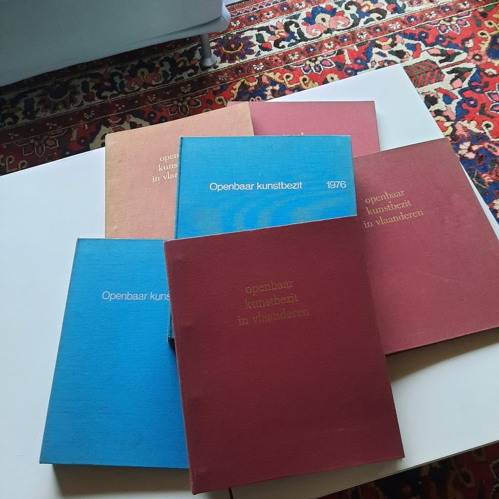 Verzamelmappen : Openbaar kunstbezit, jaren '60 - '70à - i, Boeken, Ophalen, Gelezen