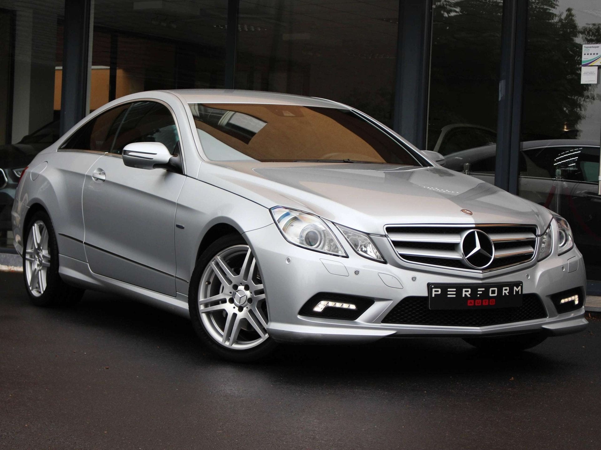 Mercedes-Benz E 250 COUPE E 250 Avantgarde *AMG Line*205pk*, Auto's, Automaat, Gebruikt, Zwart, 4 cilinders