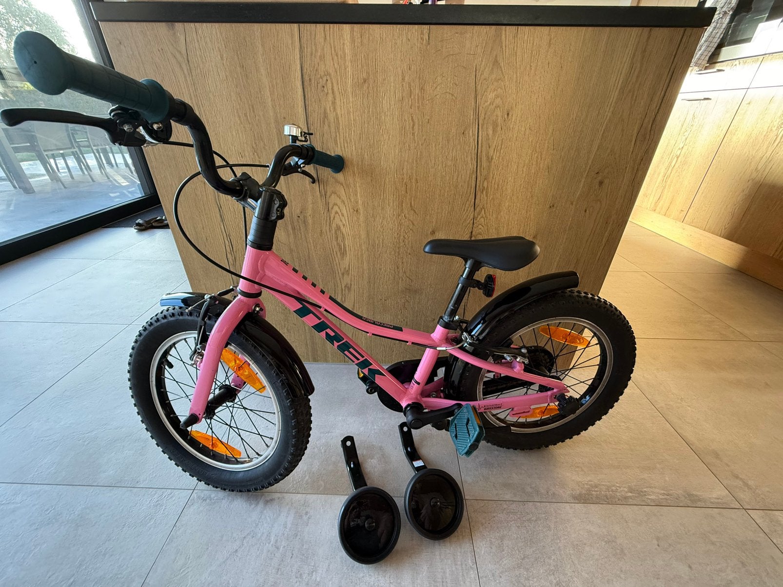Trek kinderfiets 16-inch roze, Fietsen en Brommers, Ophalen, Zijwieltjes, Velgrem, 16 tot 20 inch