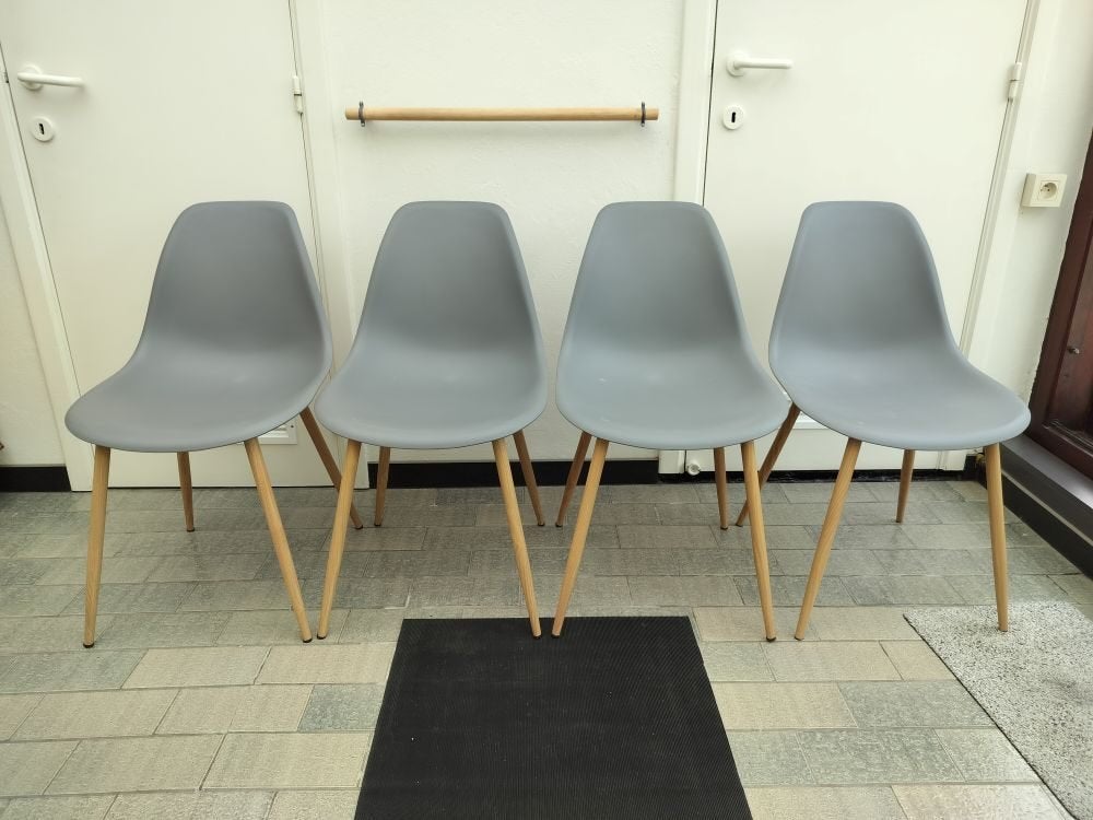 Tuinstoelen., Enlèvement