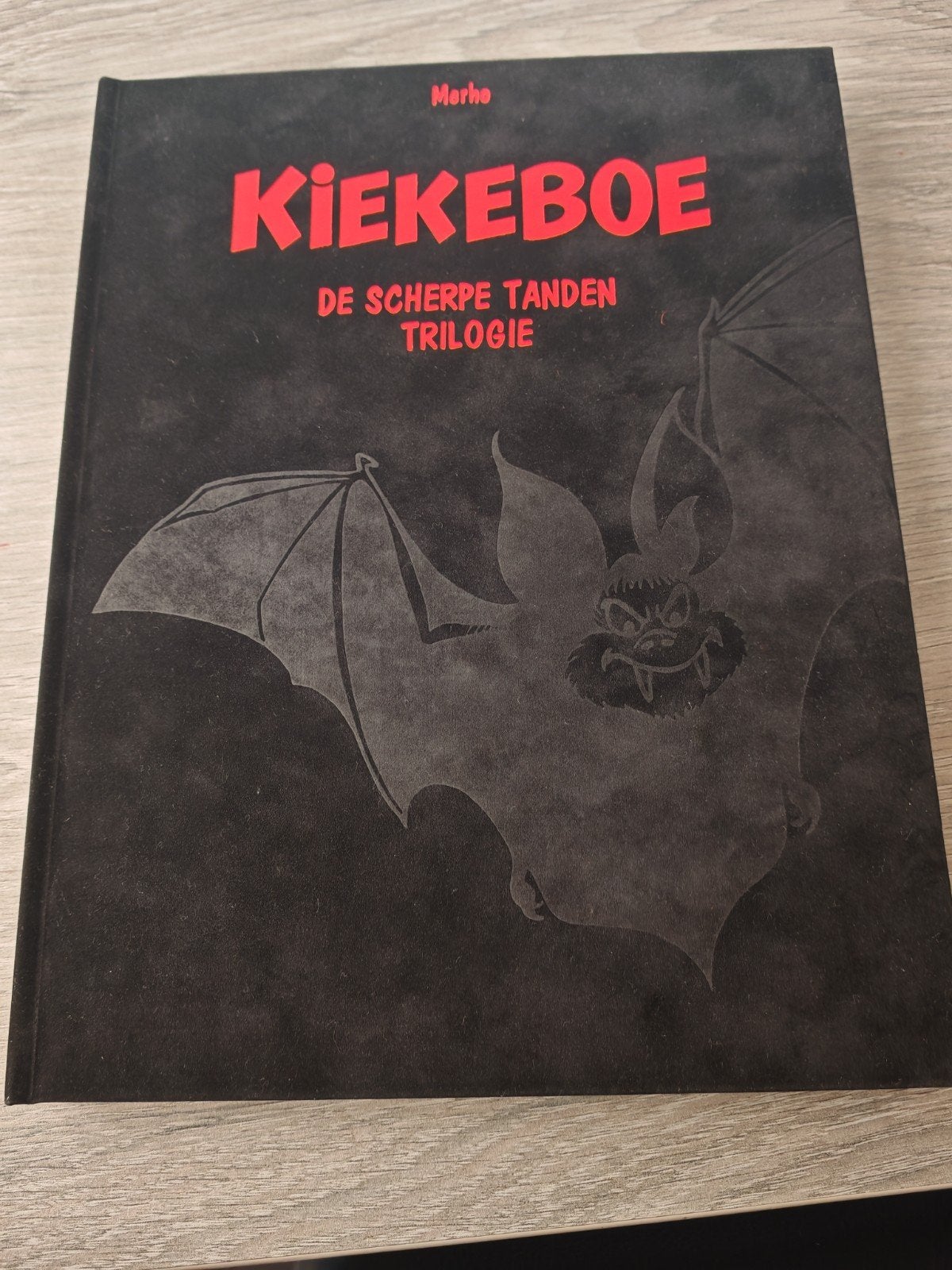Peekaboo, la trilogie de luxe aux dents pointues, Enlèvement ou Envoi