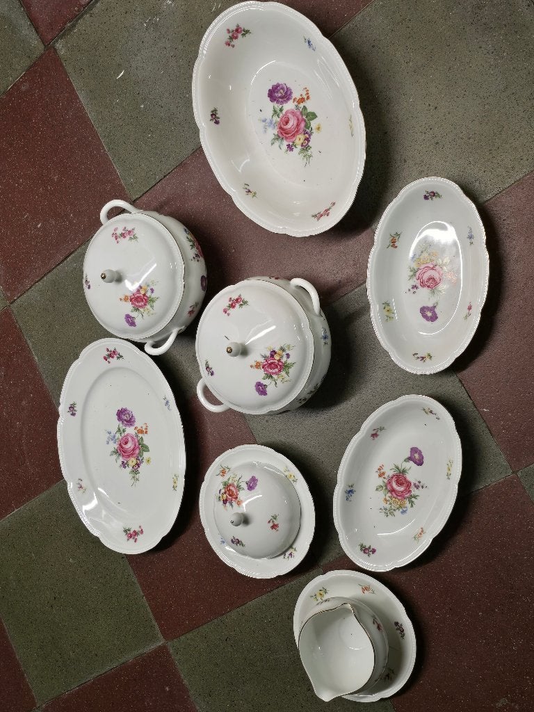Servies met bloemmotief, Ophalen