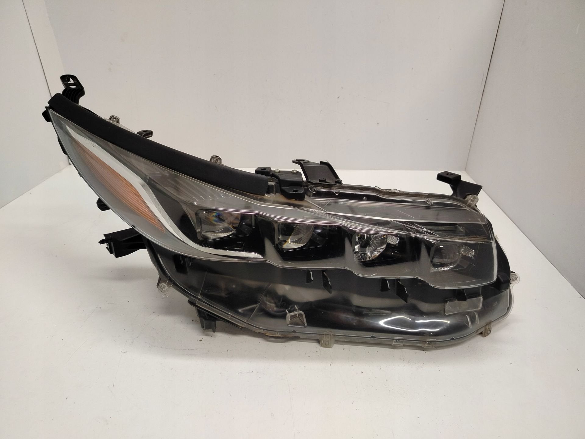 Phare droit Toyota Prius Prime II, Info@toyota.co.jp, Toyota Motor Corporation, Toyota-Cho 1
471-8571  Toyota City, Toyota