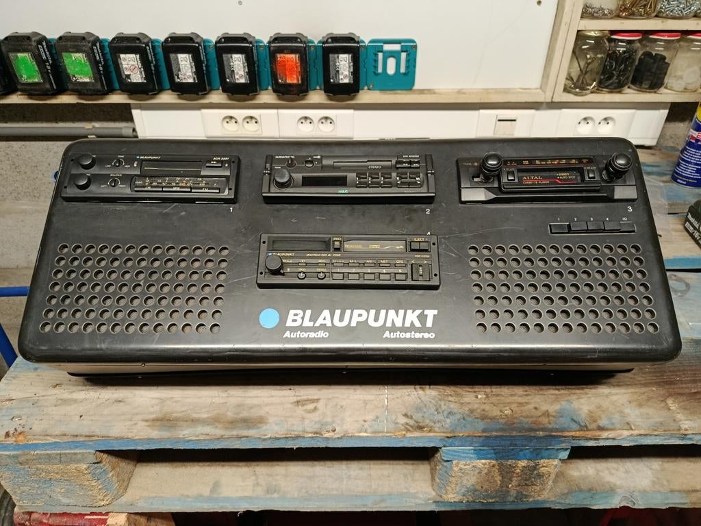 Blaupunkt autoradio demo pod, Enlèvement