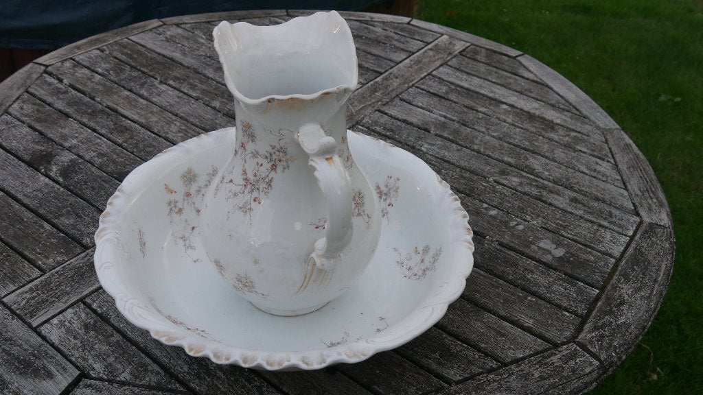 Oude wasbak met karaf, Ophalen