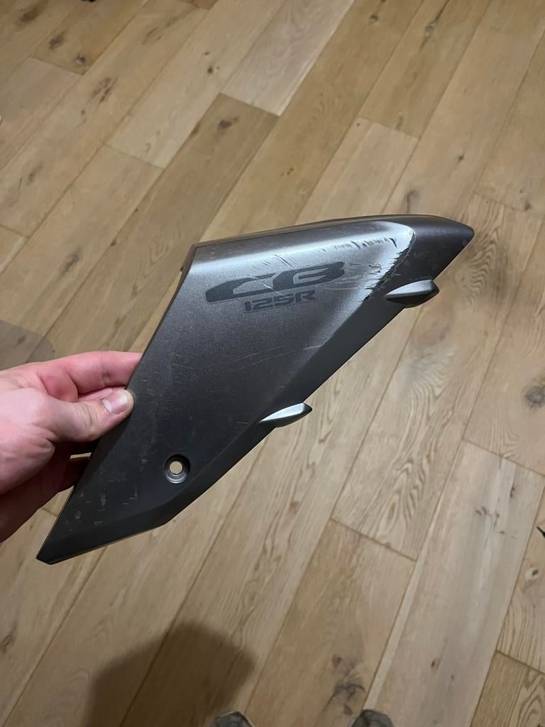 Aile gauche honda cb125r, Ophalen of Verzenden