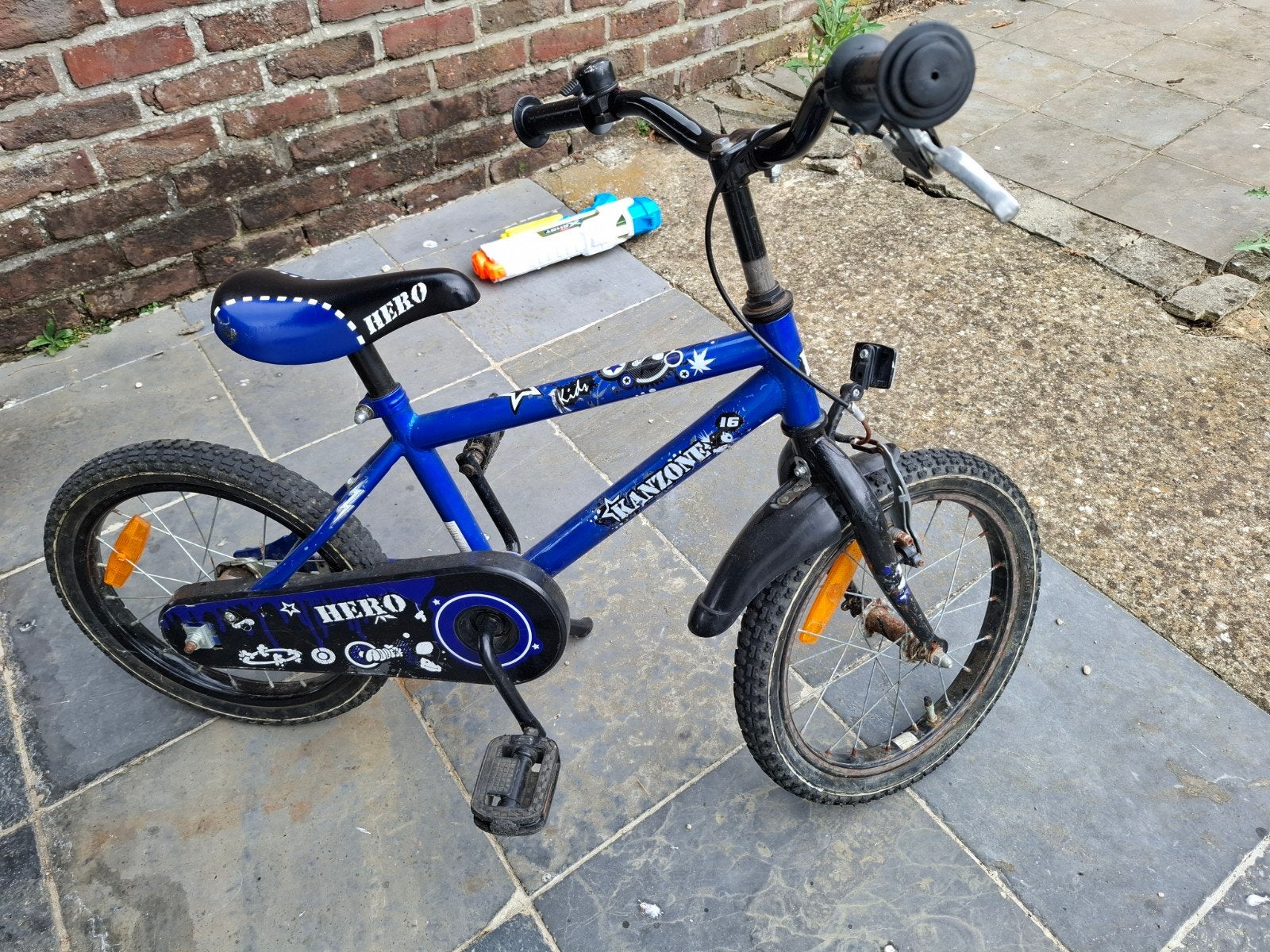 Kinderfiest kanzone hero 16", Ophalen, Terugtraprem