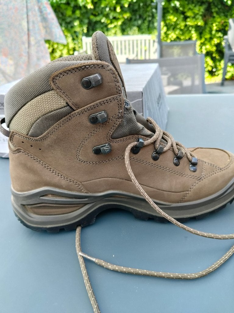 Wandelschoen Lowa, Ophalen of Verzenden, Zo goed als nieuw, Schoenen