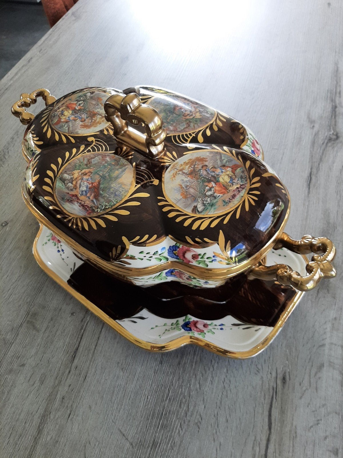 Terrine met schaal, Enlèvement