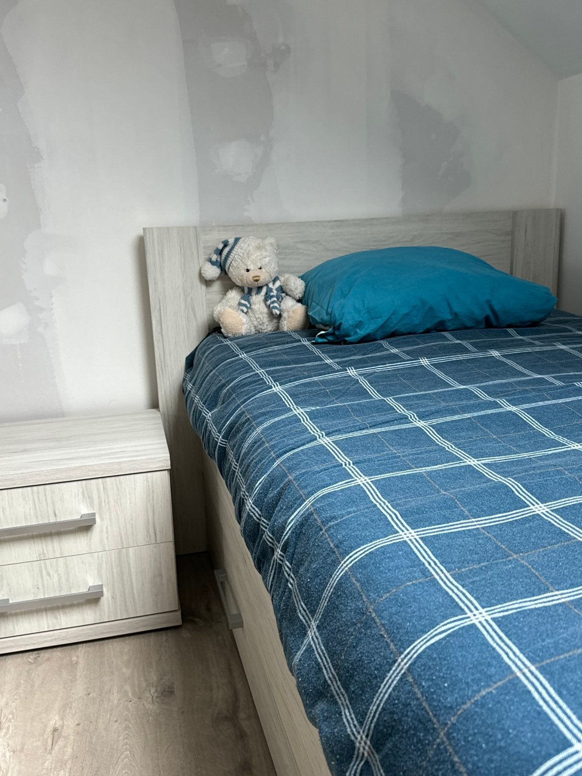 Lit 1 personne, tiroir-lit, 2 matelas + table de chevet., Enlèvement, Utilisé, Une personne