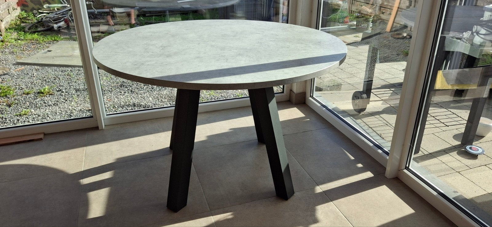 eettafel grijs betonlook diameter 120 cm, Huis en Inrichting, Ophalen, 100 tot 150 cm, Rond, 150 tot 200 cm