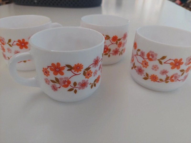 4 tasses à café rétro arcopal des années 70, Enlèvement ou Envoi