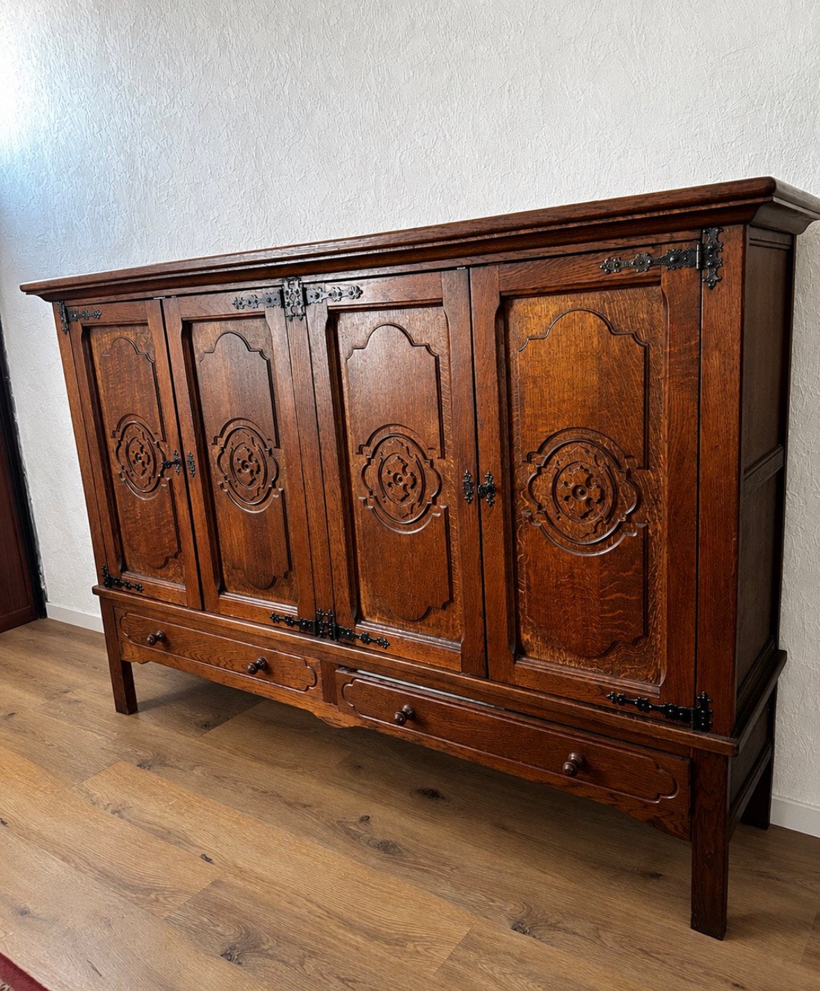 Set van 2 antieke houten kasten–donkerbruin met houtsnijwerk, Ophalen, Zo goed als nieuw