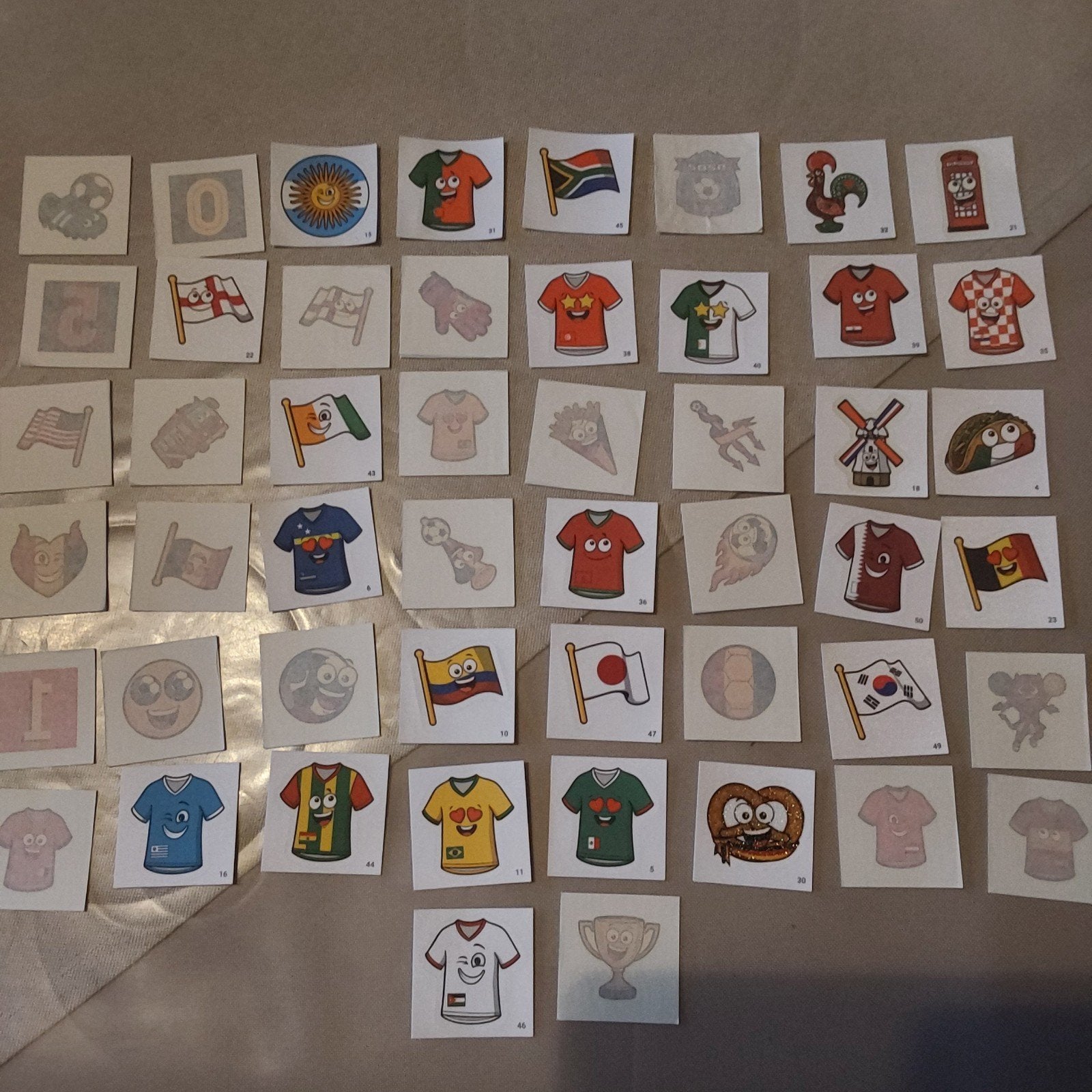 50 verschillende stickers van voetbal van ad delhaize, Enlèvement ou Envoi