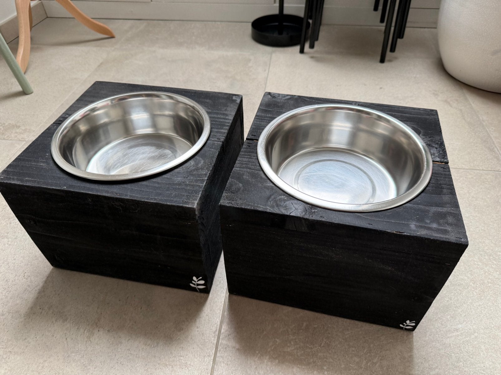 Voer/drinkbakken op houder 2 stuks, Ophalen