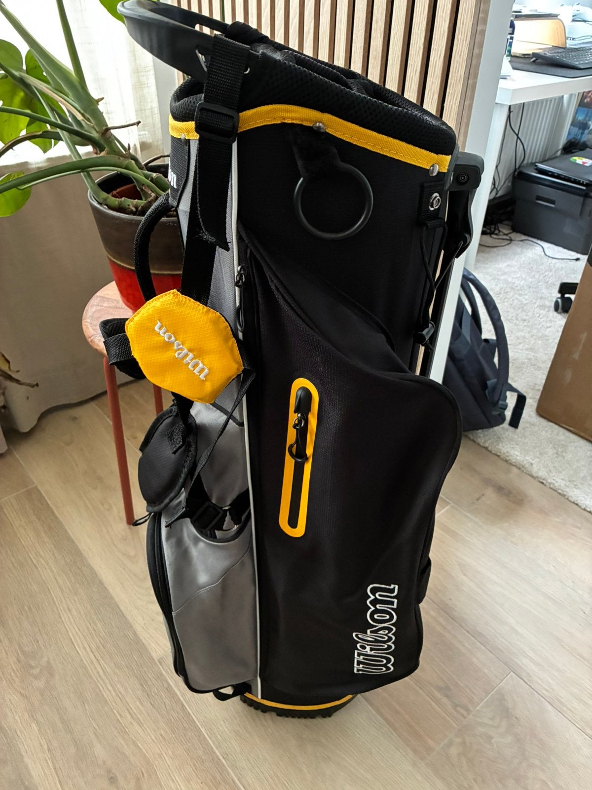 Wilson Golf tas + regenhoes, Sport en Fitness, Golf, Ophalen, Zo goed als nieuw, Tas