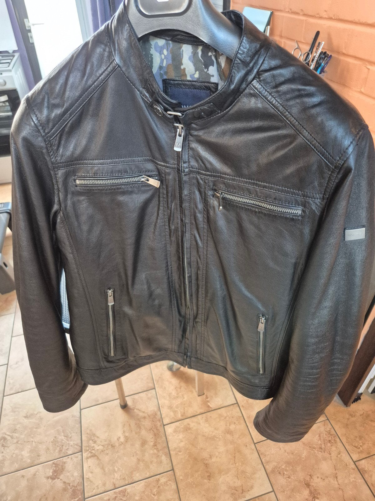 1 blouson et des veste en cuir, Enlèvement