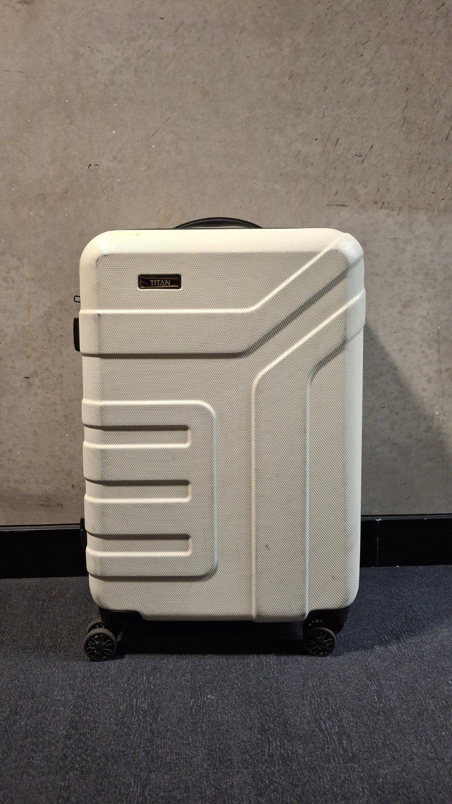 Titan upgrade suitcase, Vacatures