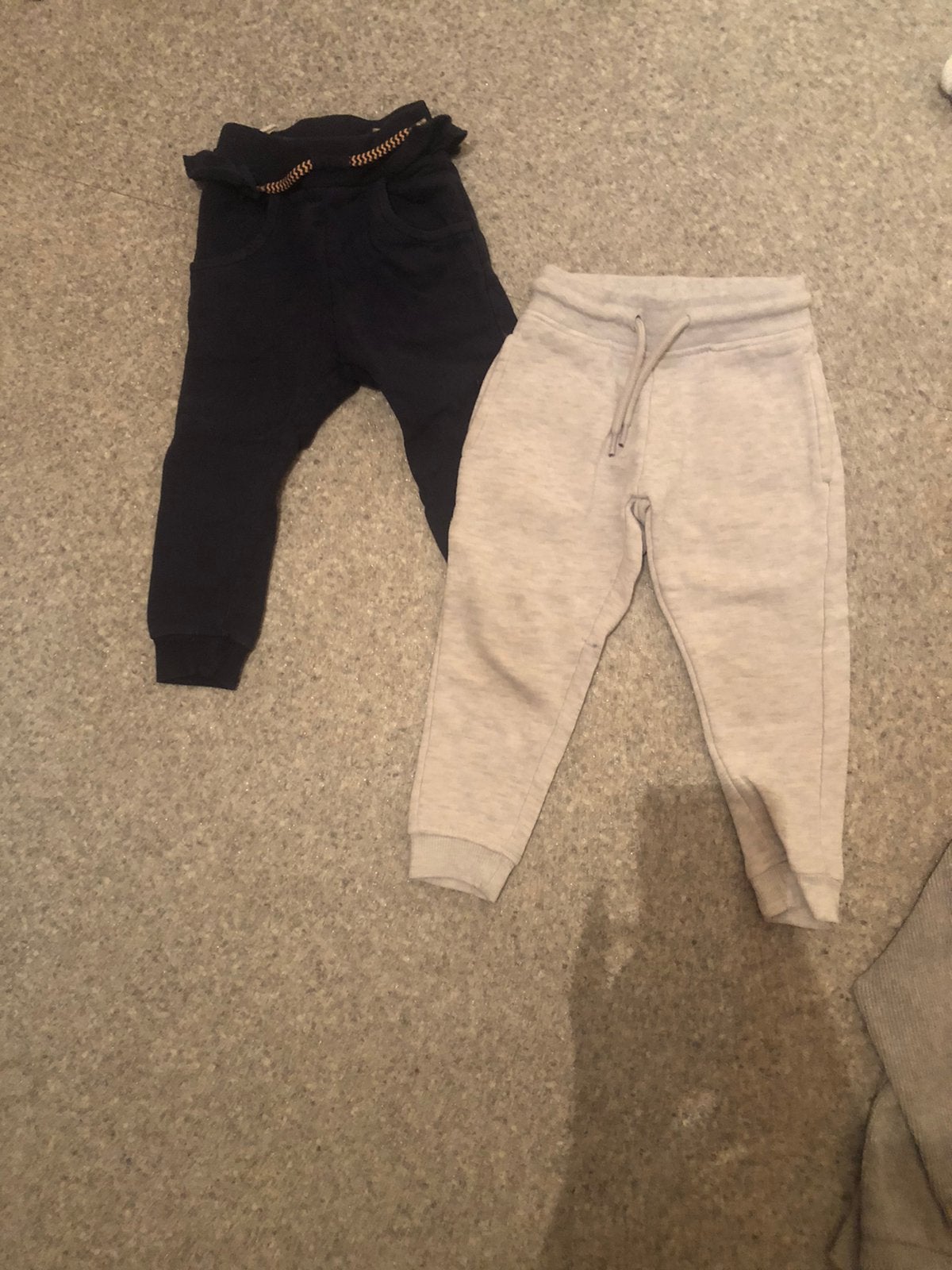 Joggings meisje maat 92, Kinderen en Baby's, Kinderkleding | Maat 92, Ophalen of Verzenden, Zo goed als nieuw